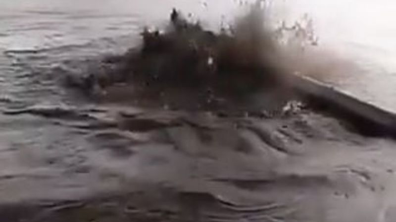 Deyrizor'da her yerden petrol fışkırıyor