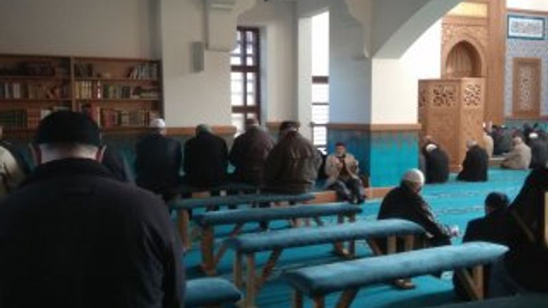 Camilerde kilise düzeni devam ediyor
