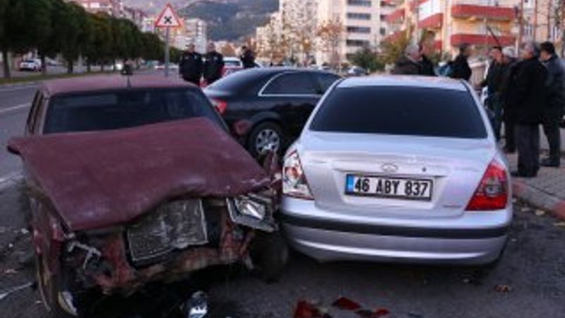 Kahramanmaraş'ta sürücüsüz araç 3 otomobile çarptı