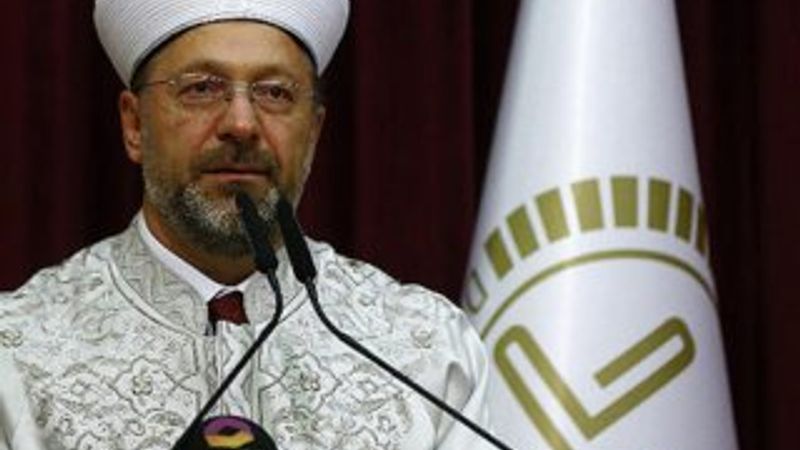 Diyanet'ten camilerdeki namaz kılma şekline yorum