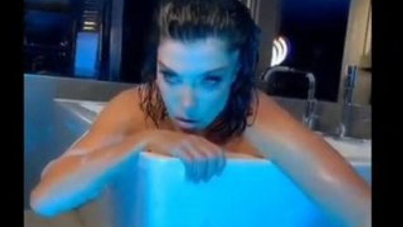 Deniz Akkaya: Çıplak değilim