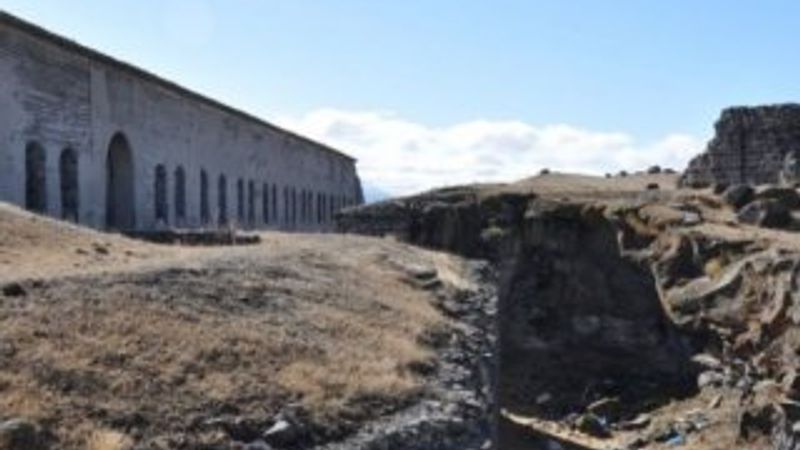 Kars’taki tabyalar yok olmak üzere