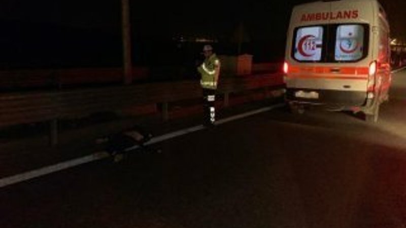 Düşen plakayı almak isteyen muavin canından oldu