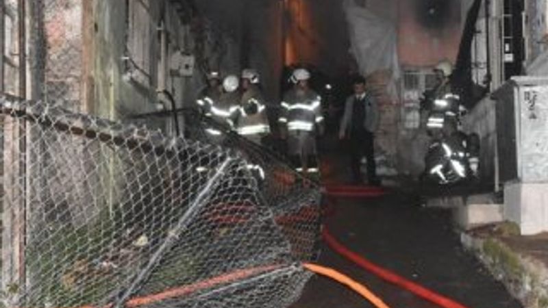 Elektrik kontağından çıkan yangında bir kişi yanarak öldü