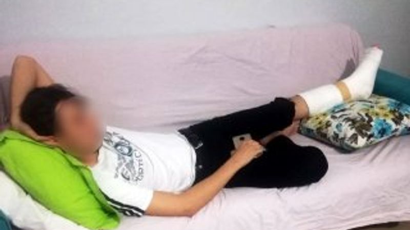 Bebek sandalyesine çarptı diye darbedilen garson konuştu