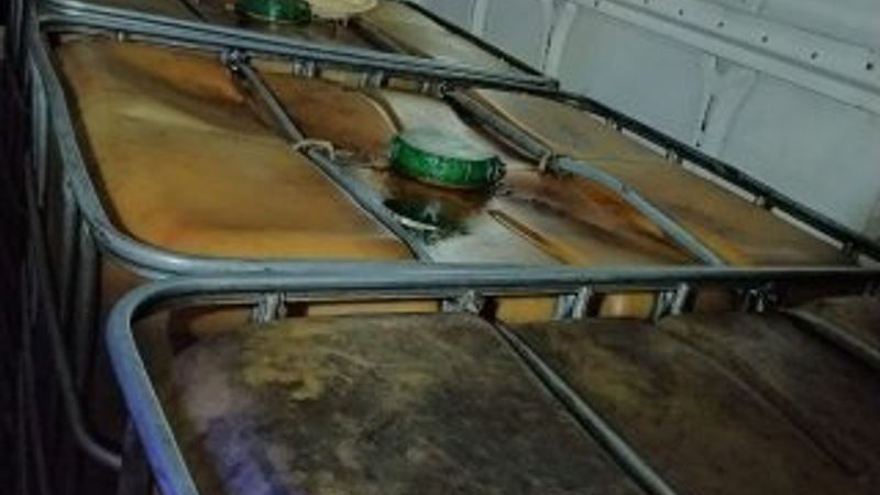 Minibüsten 3 ton kaçak akaryakıt çıktı