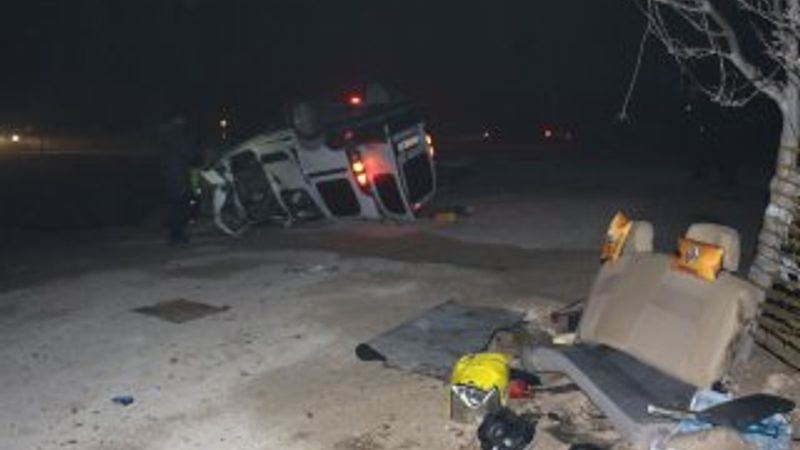 Konya'da hafif ticari araç takla attı: 1 ölü 4 yaralı