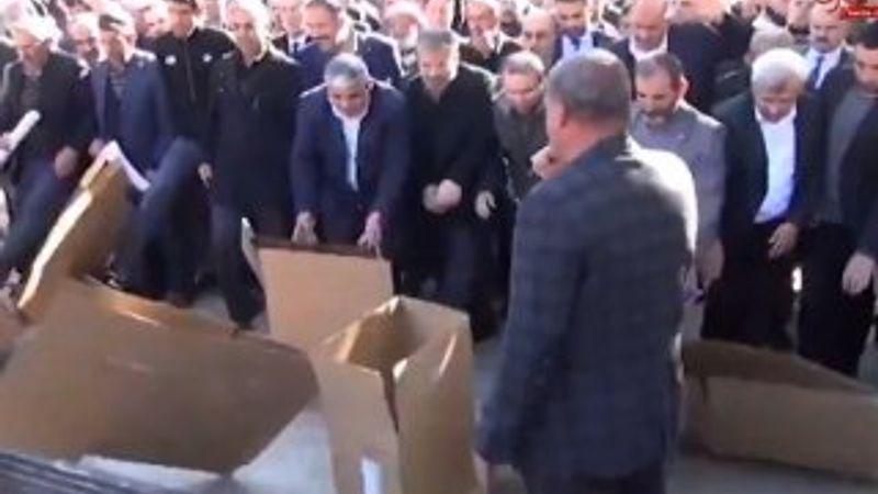 Şanlıurfa ve Sivas'ta kartonla Çin protestoları