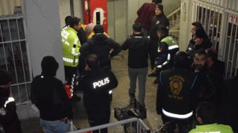 Asansör boşluğuna düşerek can verdi