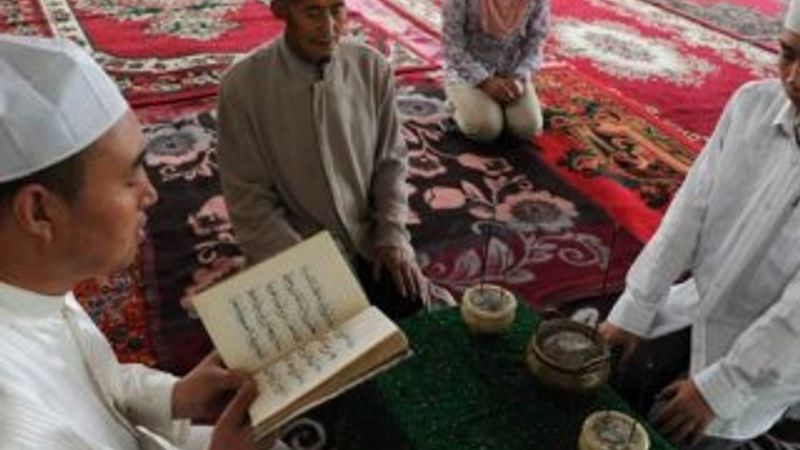 Çin Kur'an-ı Kerim ve İncil'i değiştiriyor