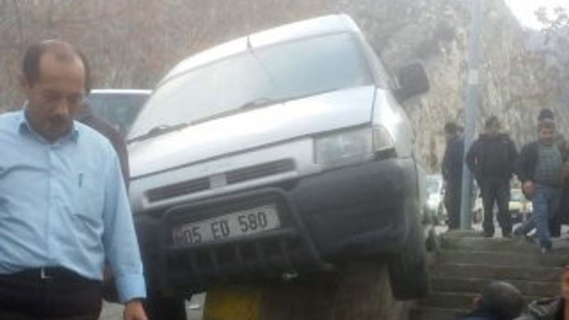 Amasya'da direksiyon başında fenalaşan sürücü öldü