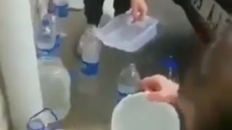 Çatıdan akan suyu kullanmaya çalışan İzmirli