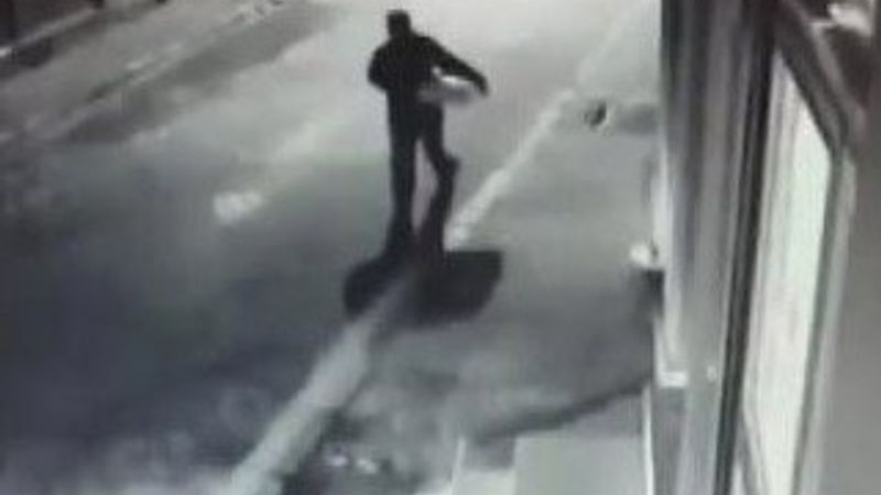 Apartman önüne yeni doğmuş bebeği bıraktı