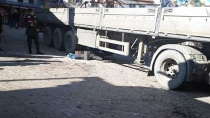 Antalya'da tırın çarptığı yaşlı adam hayatını kaybetti