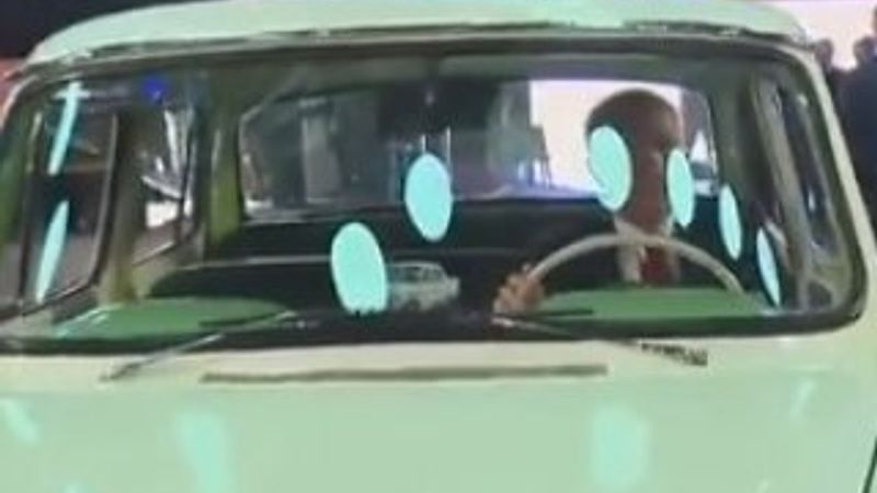 Yerli otomobilinin tanıtımında 'Devrim' de vardı