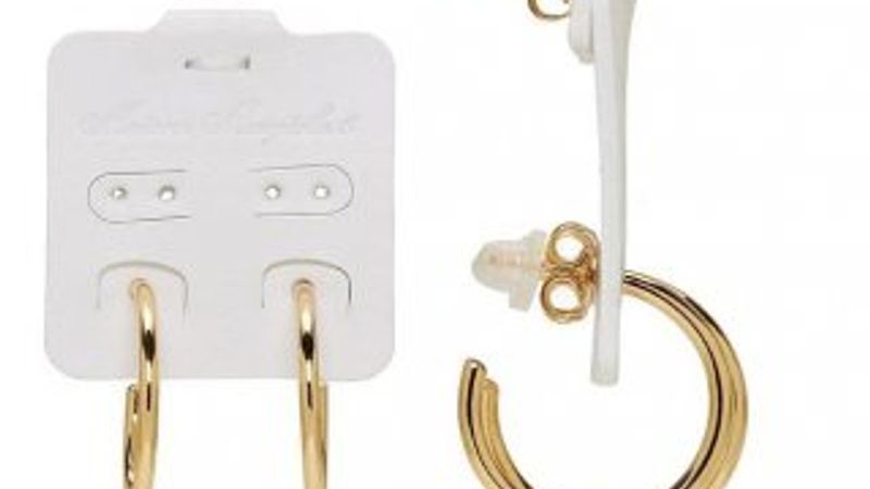 Fransızlar kartonla küpe takma modası başlattı