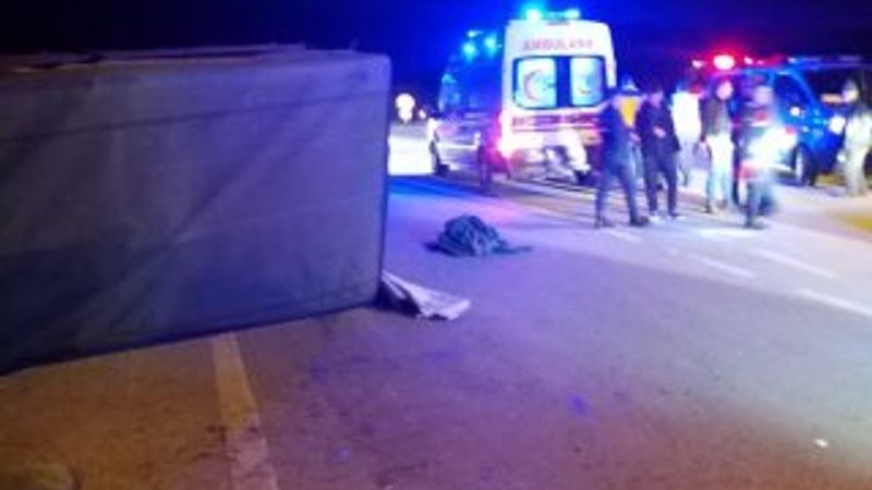 Çanakkale'de göçmenleri taşıyan kamyonet kaza yaptı