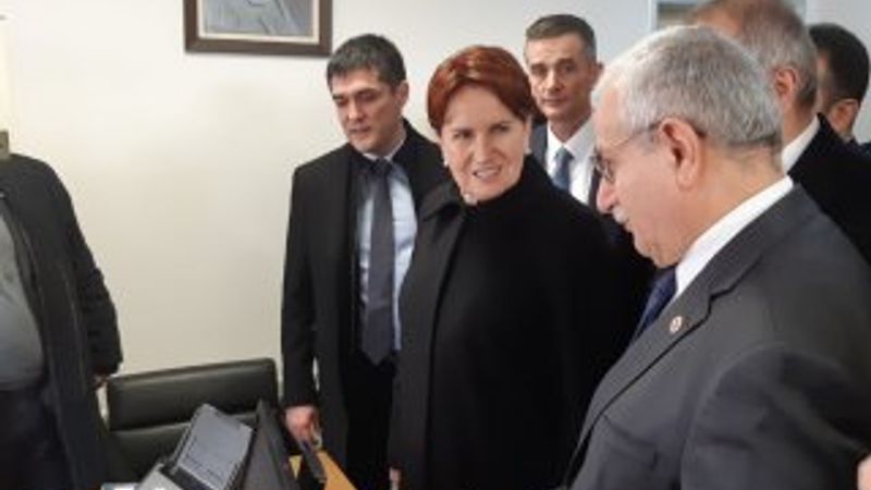 Meral Akşener, Kanal İstanbul'a hayır dilekçesi verdi