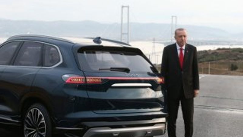 Cumhurbaşkanı eserleriyle poz verdi