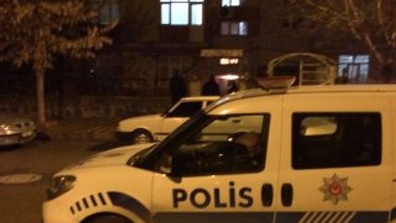 Elazığ'da alkollü şahıs babasını ve komşularını bıçakladı