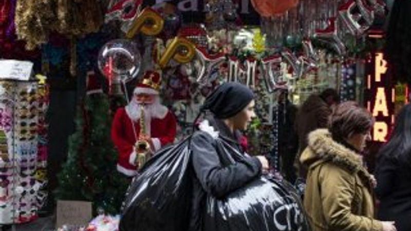 Eminönü'nde yılbaşı alışverişi yoğunluğu
