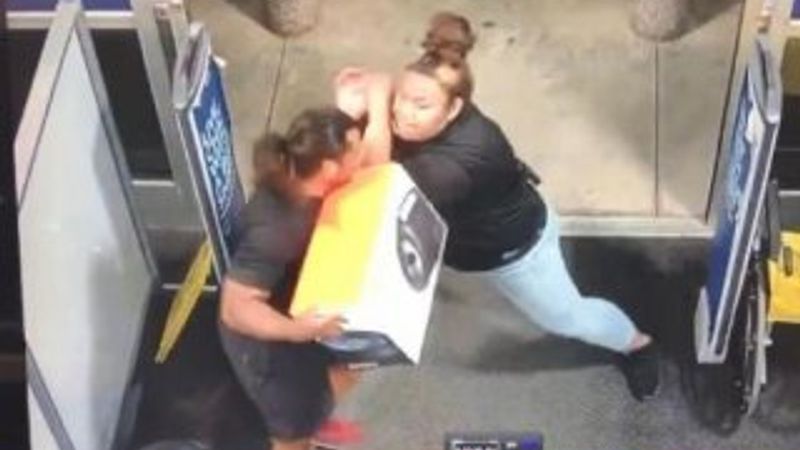 Soyguncuyu durduran kadın kamerada