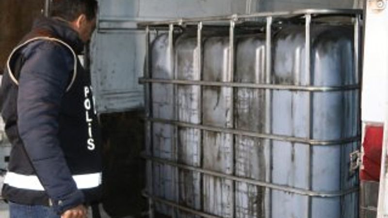 Durdurulan minibüsten 1.5 ton kaçak akaryakıt çıktı