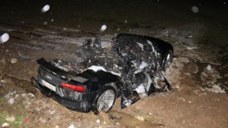 Kahramanmaraş'ta takla atarak yoldan çıkan araç alev aldı