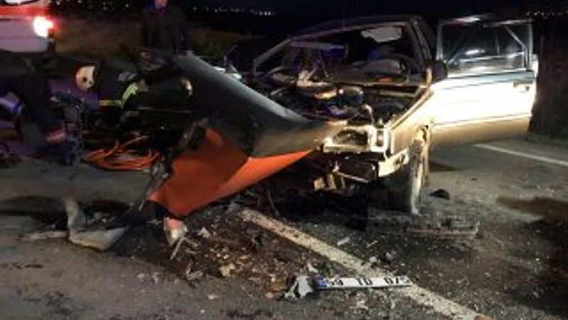 Tekirdağ'da otomobil tıra arkadan çarptı