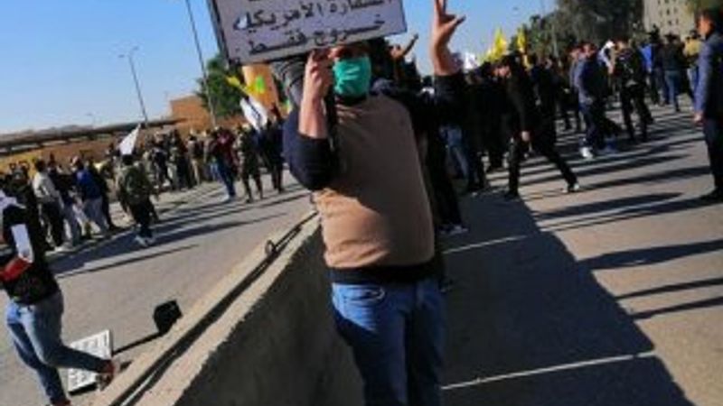 Haşdi Şabi yanlıları ABD Büyükelçiliği'ni işgal etti