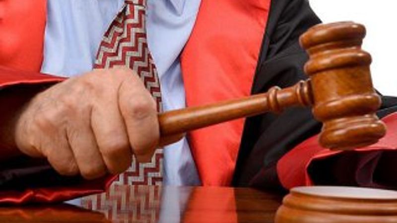 Çıplak fotoğraflarıyla şantaj yapıp, tecavüz etti