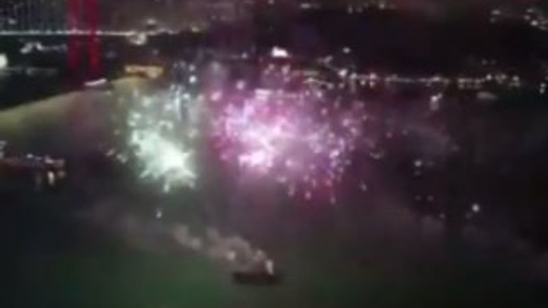 Boğaz'da havai fişekler patladı