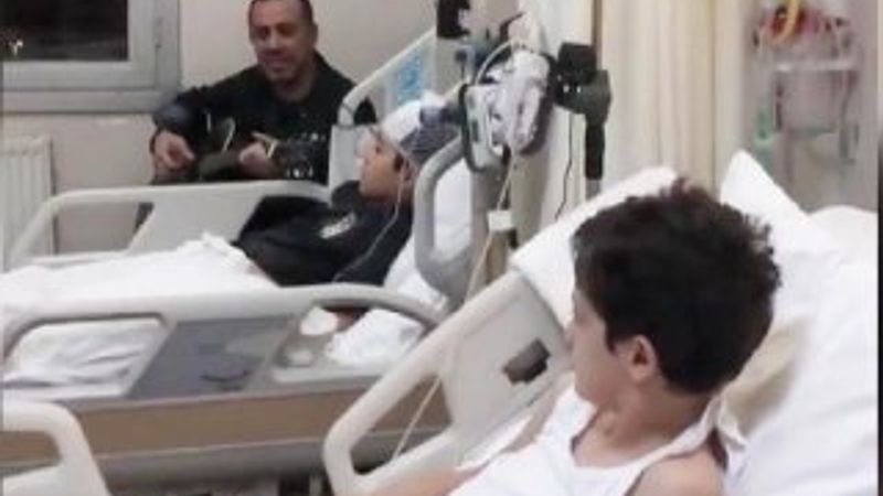 Haluk Levent'ten küçük hayranlarına konser