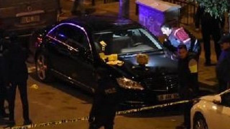 İzmir'de otomobile silahlı saldırı: 2 ölü