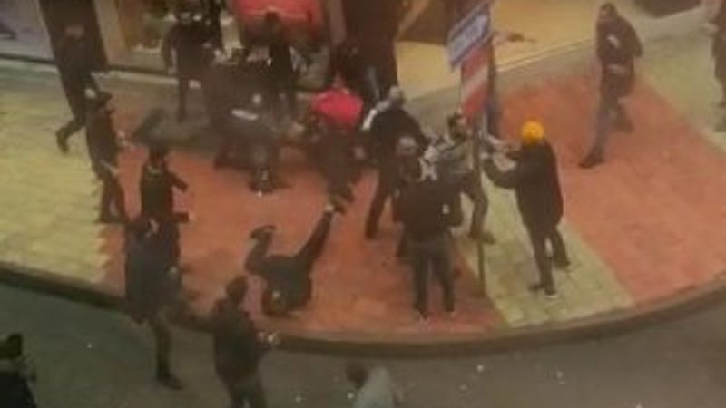 Elazığ'da iki grup meydanda birbirine girdi