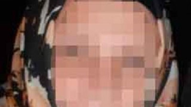 Eşinin ayakkabısına basarak 'sıra sana da gelecek' dedi