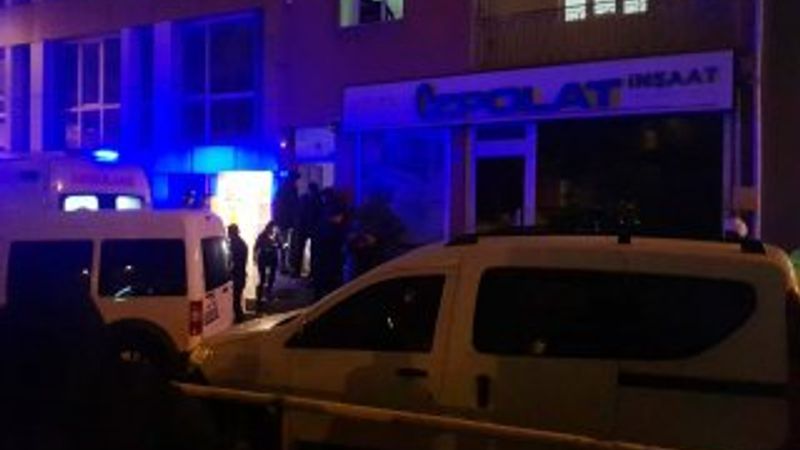 Bir kadın eski eşinin birlikte yaşadığı kadını öldürdü