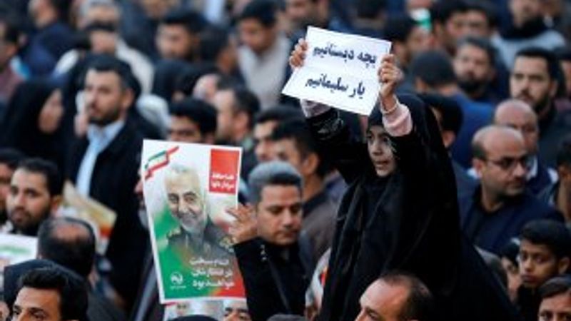 İranlı komutanın cenazesi ülkesine getirildi