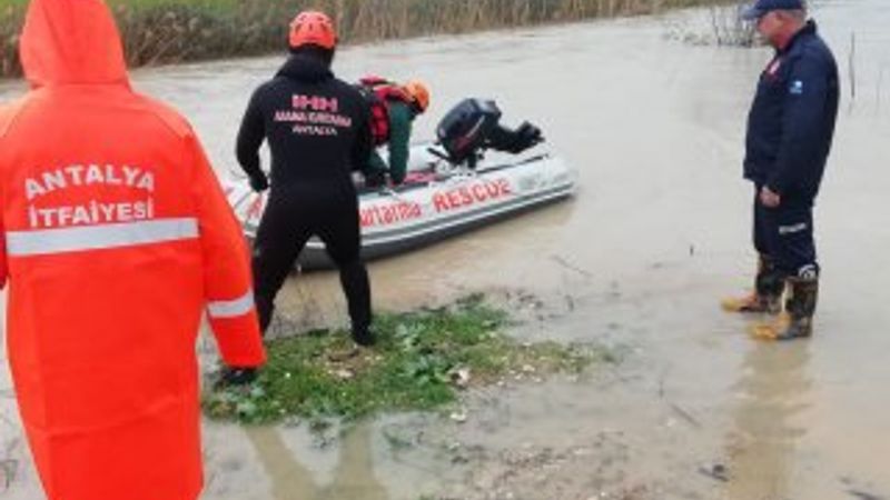 Antalya'da sele kapılan çobanı AFAD kurtardı