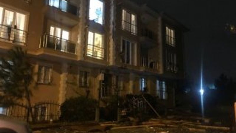 Uçan çatı başka bir binanın içine girdi