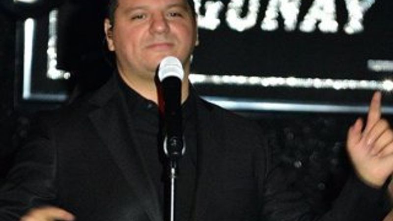 Kubat, sahnede aşka geldi