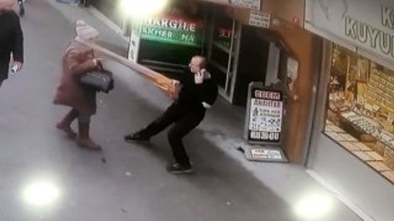 Kuyumcuda altınları çalmak isteyen kadınlar yakalandı