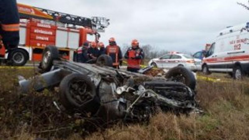 Otomobil takla attı, ehliyetsiz genç öldü