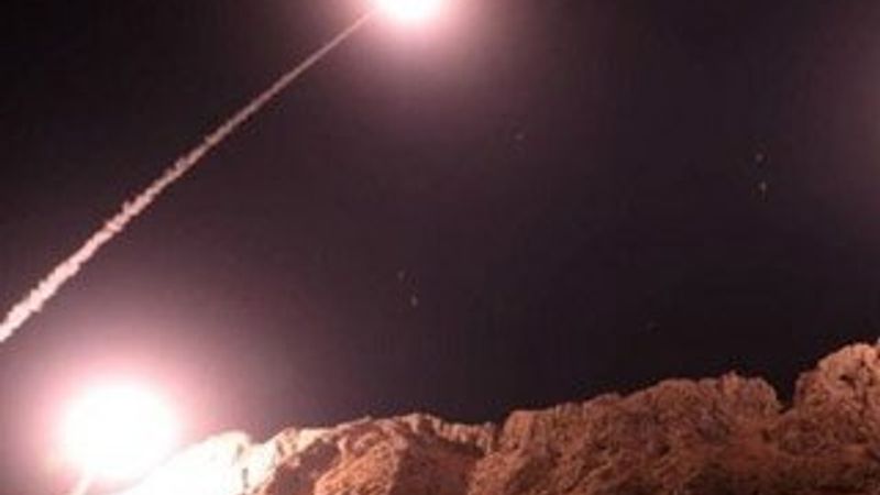 İran, Irak'ta ABD üslerine saldırdı