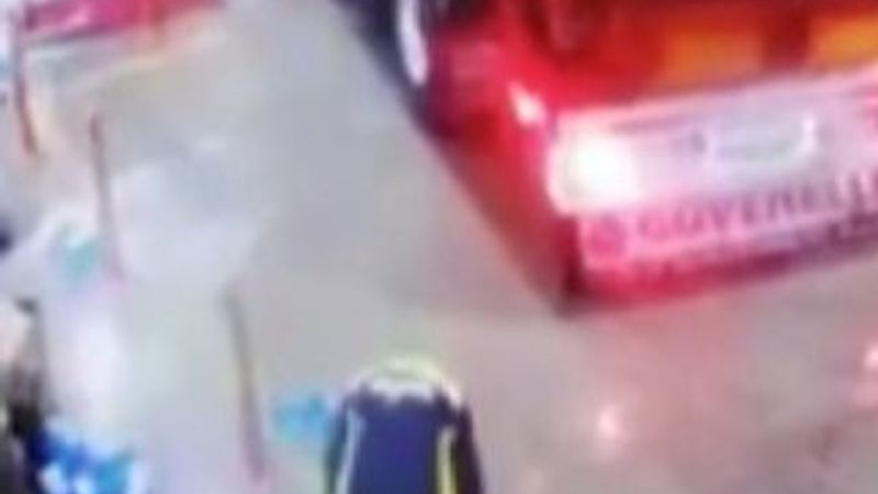 Akaryakıt istasyonundaki markete tır çarptı