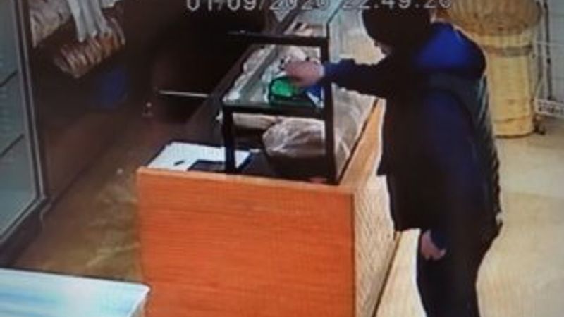 2 gün bedava ekmek istedi, sonra sadaka kutusunu çaldı