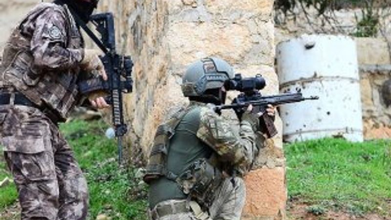 Diyarbakır'daki terör operasyonunda 8 kişi tutuklandı