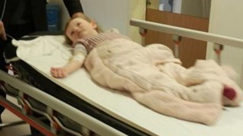 Süt zannederek içtiği deterjan hastanelik etti