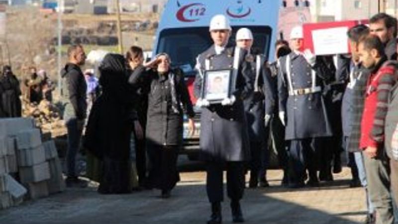 Şehit güvenlik korucusu Kürtçe ağıtlarla uğurlandı