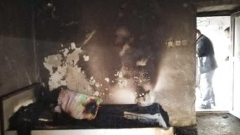 Elektrikli battaniyeye kaçırdığı idrar hayatına mal oldu